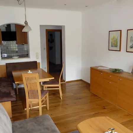 Haus Lungau 公寓 *